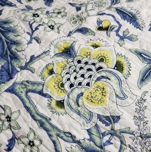 Queen Reversible Quilt Set